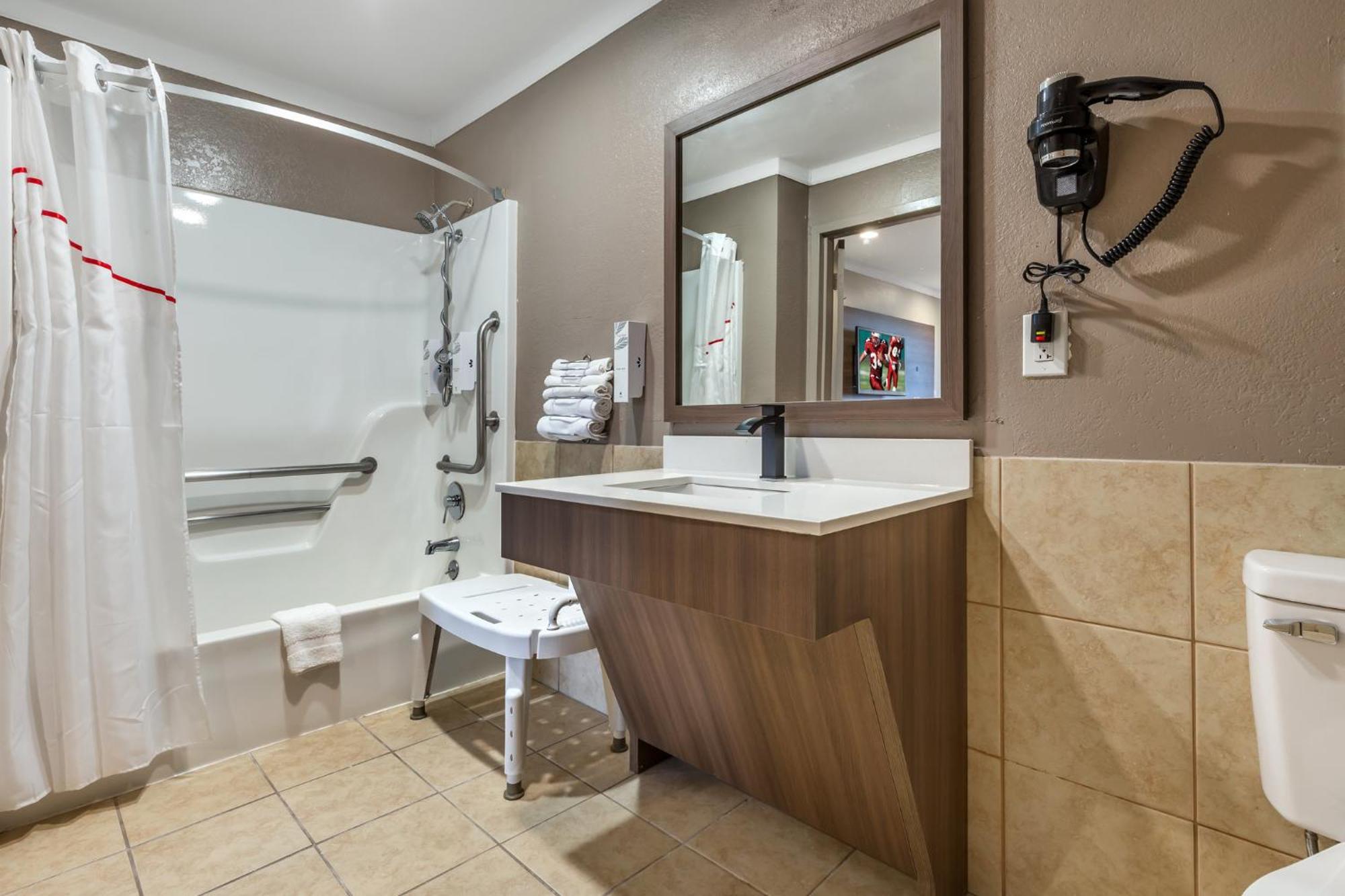 Red Roof Inn Raleigh Northeast - Downtown エクステリア 写真
