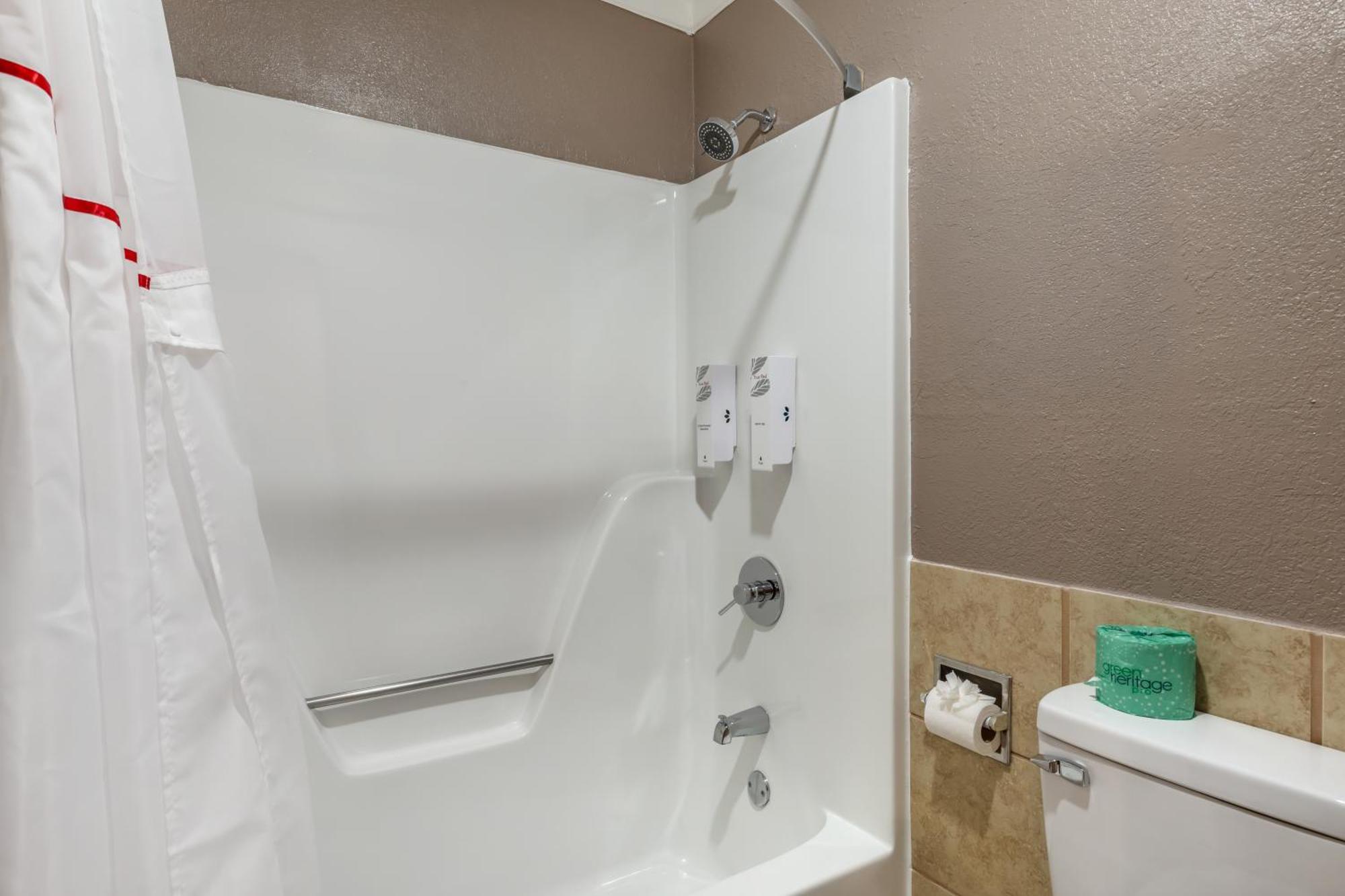 Red Roof Inn Raleigh Northeast - Downtown エクステリア 写真